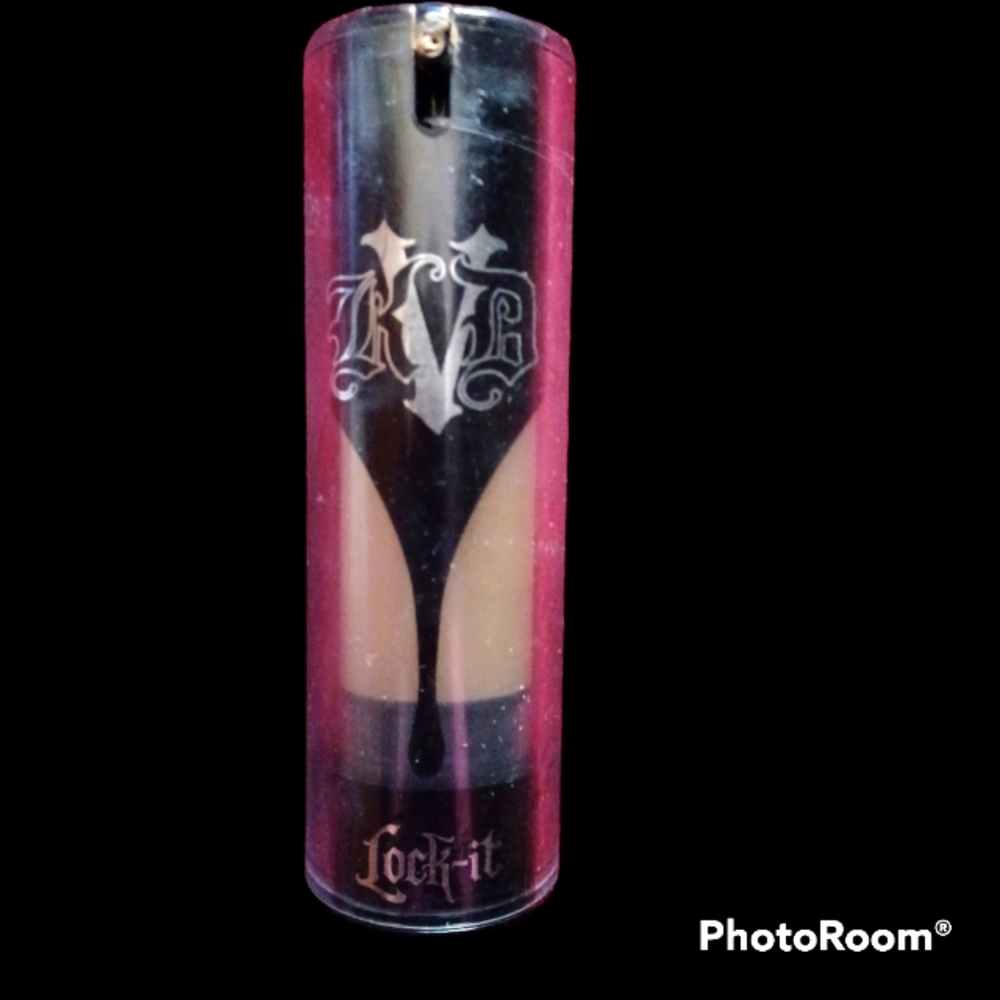 Kat von D lock it foundation shade warm 42